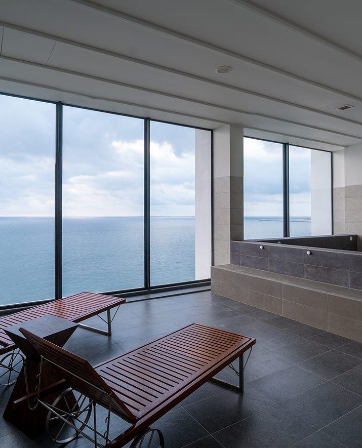 Sauna and Jacuzzi
