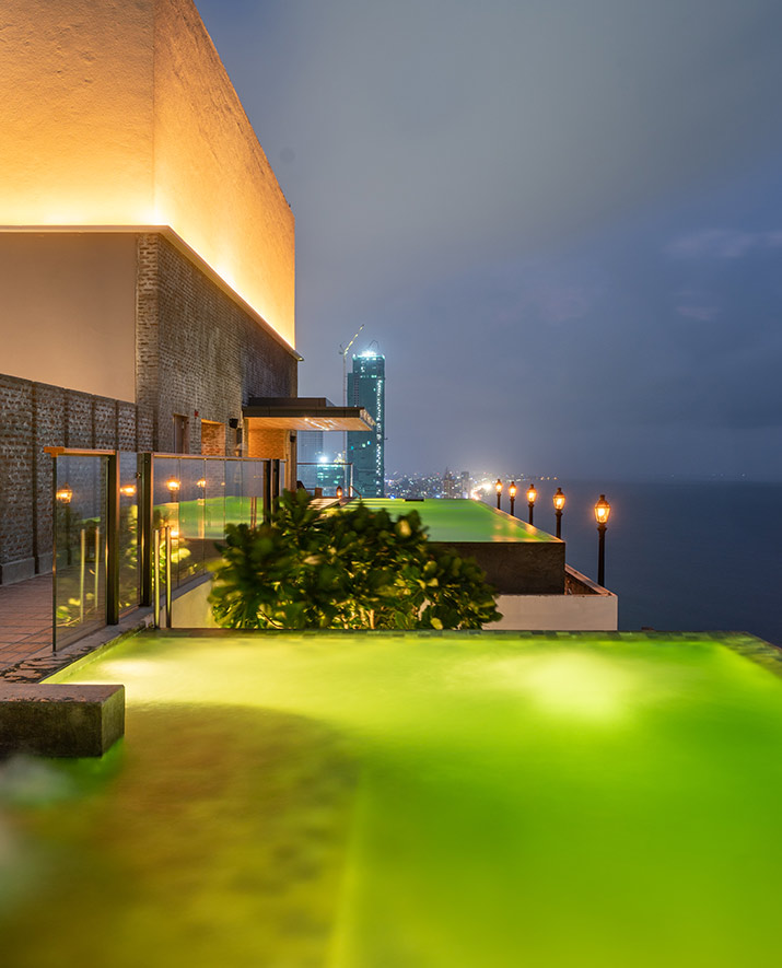 Infinity Pool & Jacuzzi