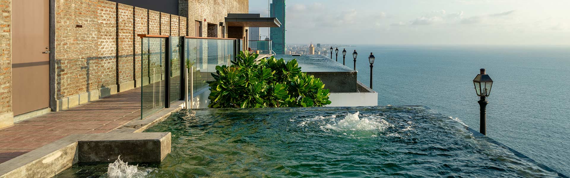 Jacuzzi in Granbell Hotel